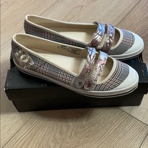 Brand New - DC Shoes sz 7